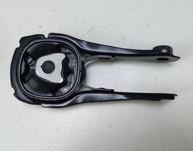 TOYOTA Engine Mount OE 12363-37030
12363-37031
12363-37032
12363-0T091 technical drawing